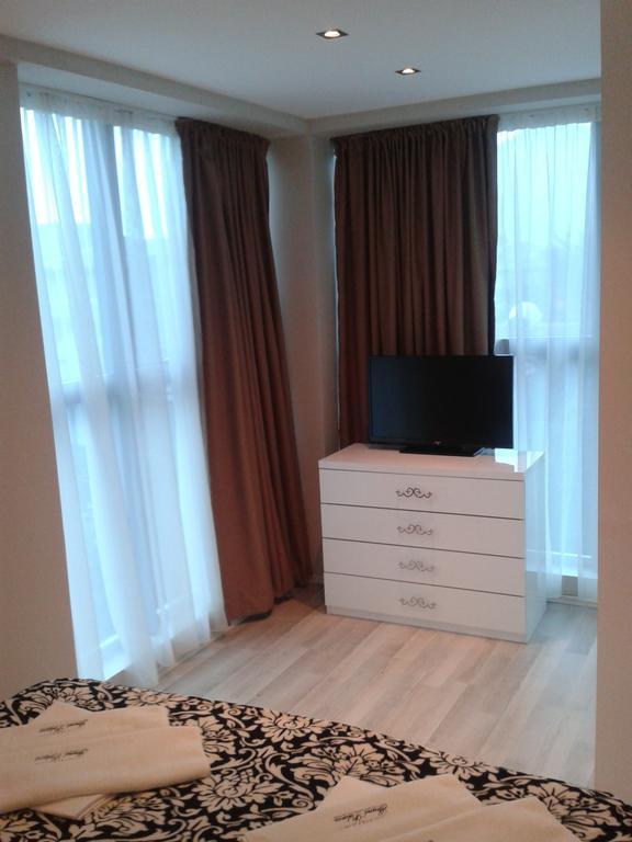 And Grand Palazzo Apartment *