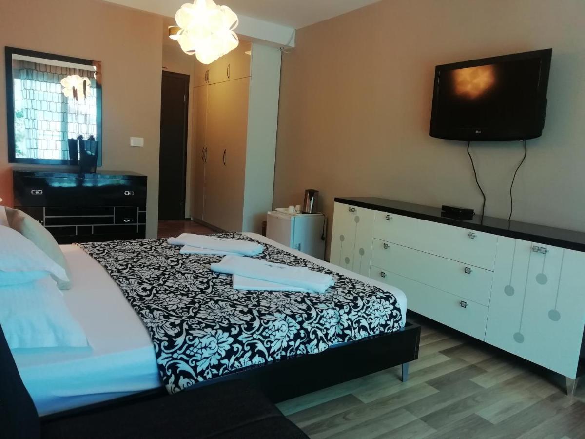Apartment And Grand Palazzo